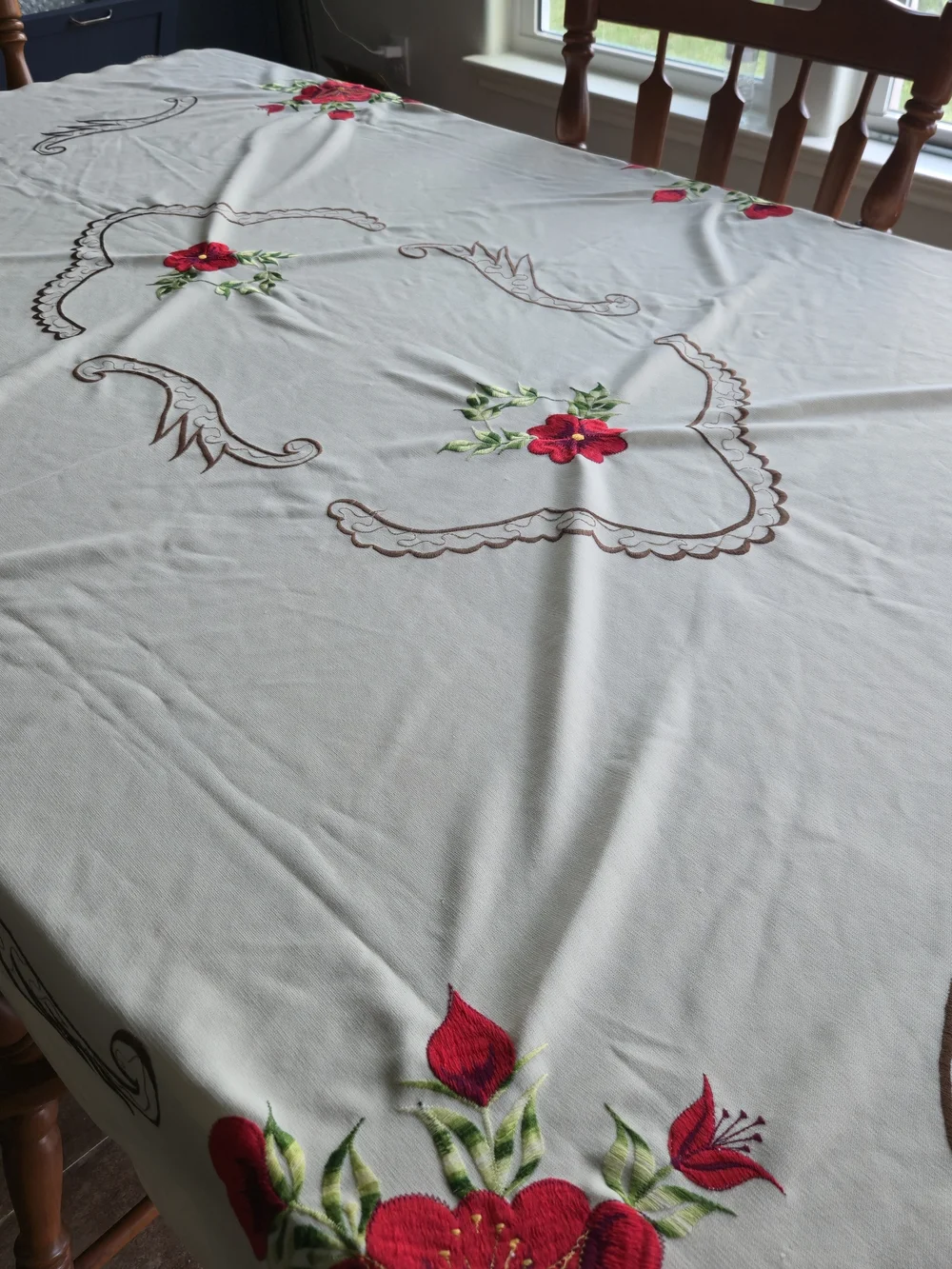 Vintage Handmade Embroidered Tablecloth Red Floral Scalloped Edge